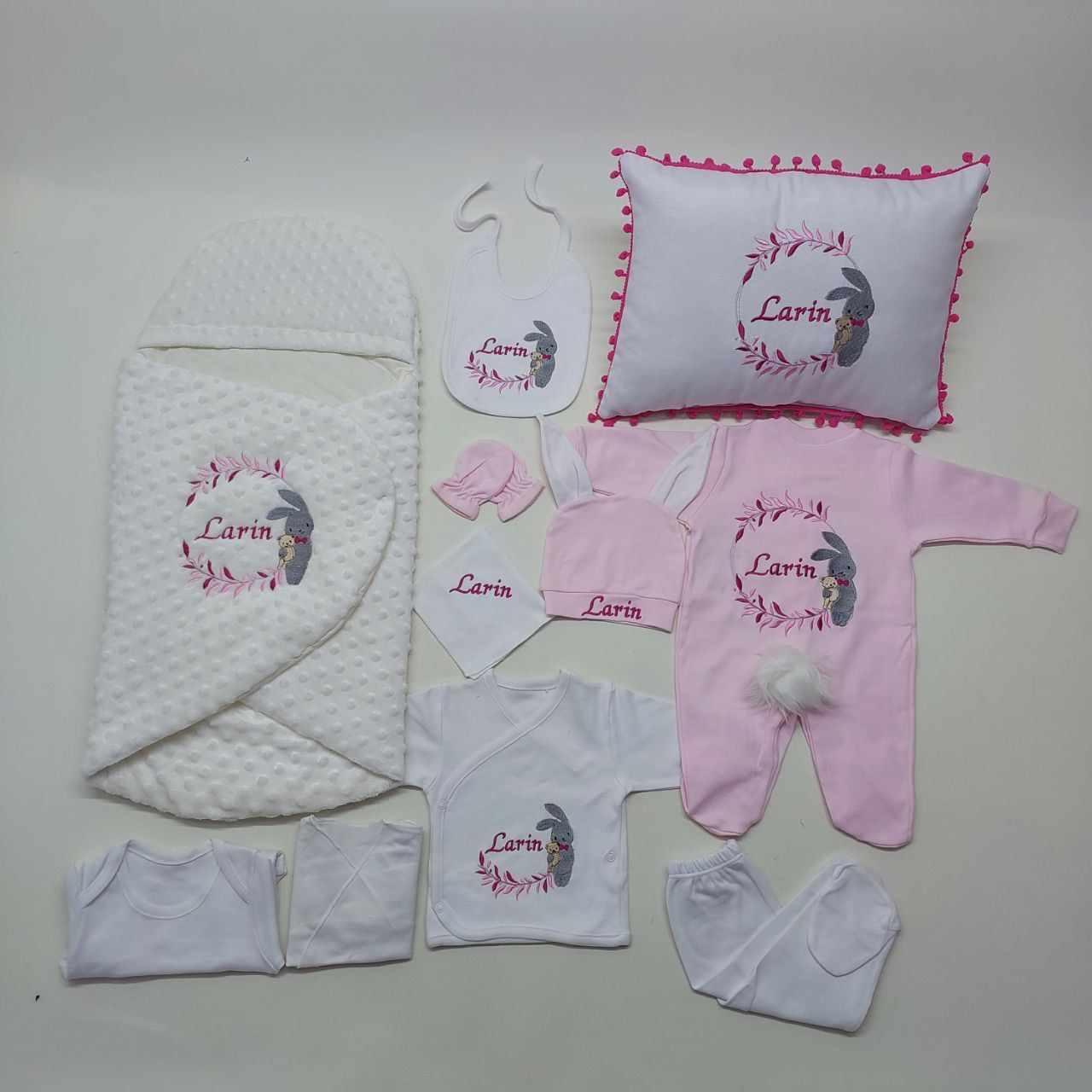 Kundaklı Nakışlı Beyaz Pembe Tam Set