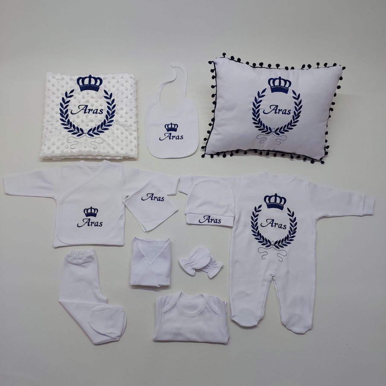 Nakışlı Beyaz Lacivert Hastane Çıkış Seti Yastıklı Tam Set