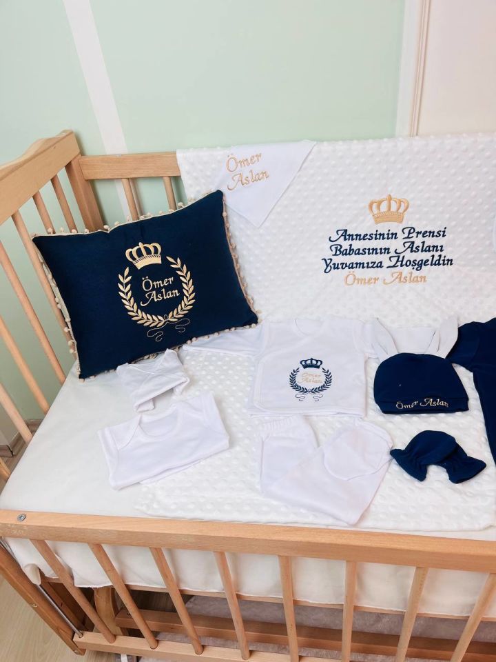 Nakışlı Beyaz Lacivert Hastane Çıkış Seti Yastıklı Tam Set