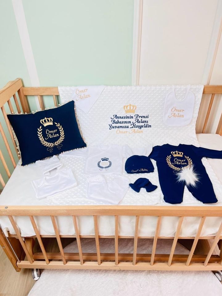 Nakışlı Beyaz Lacivert Hastane Çıkış Seti Yastıklı Tam Set
