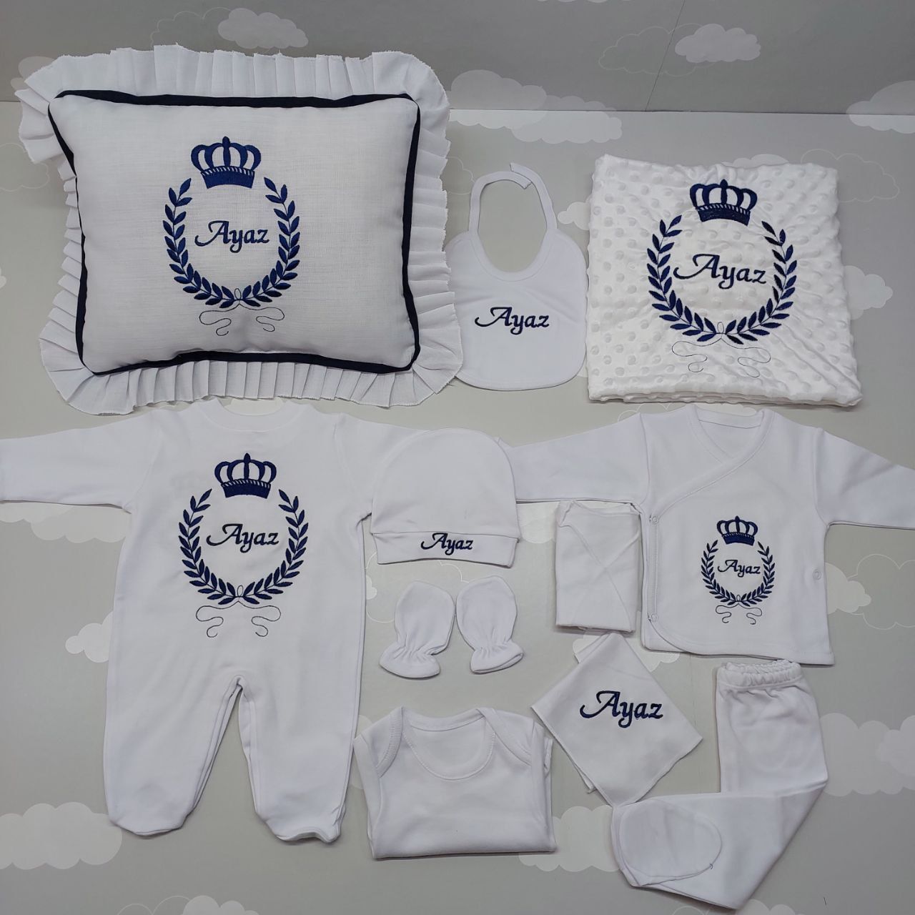 Nakışlı Beyaz Lacivert Hastane Çıkış Seti Yastıklı Tam Set