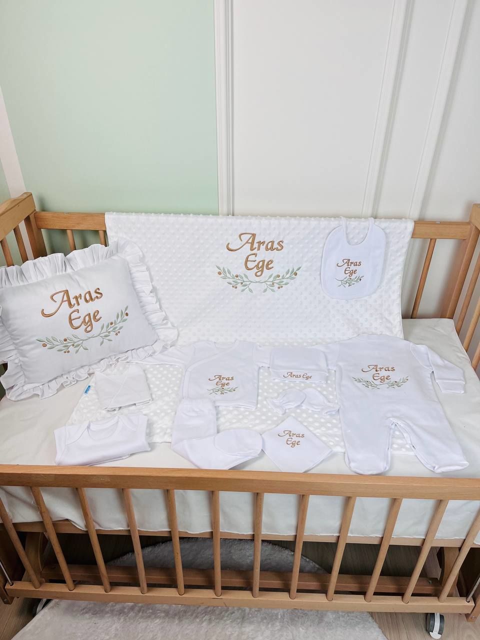 Nakışlı Beyaz Hastane Çıkış Seti Yastıklı Tam Set