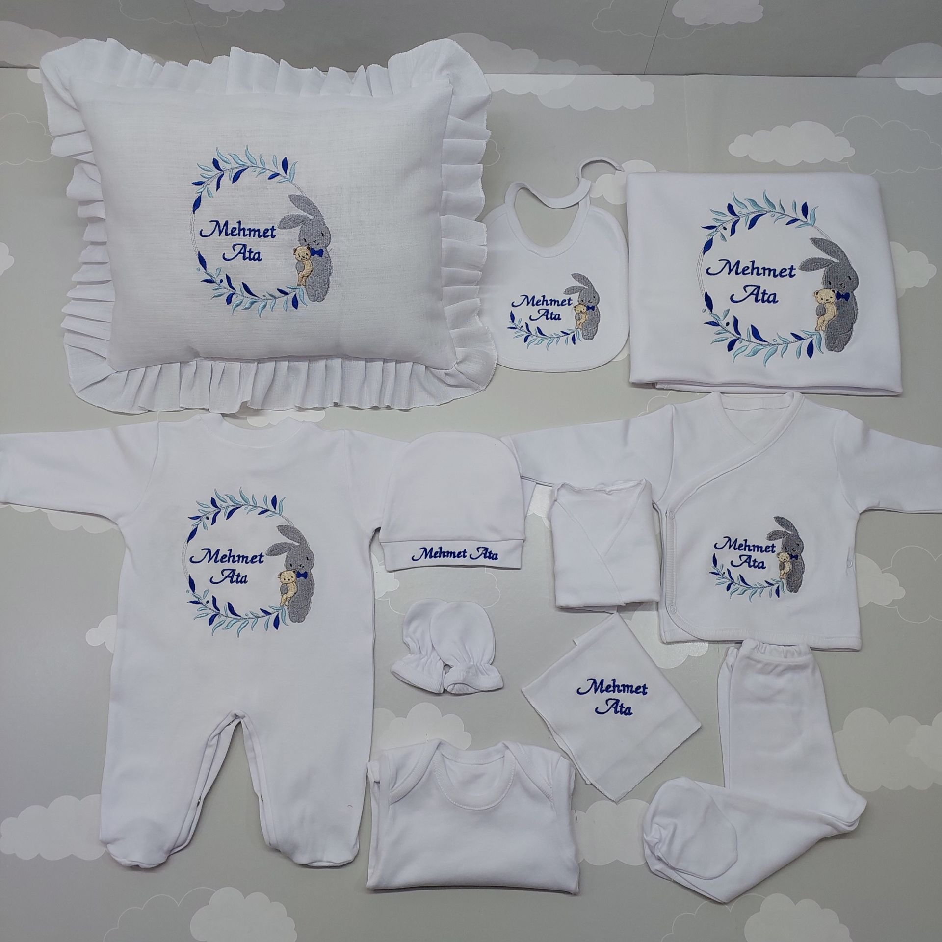 Nakışlı Beyaz Mavi Desen Hastane Çıkış Seti Yastıklı Tam Set