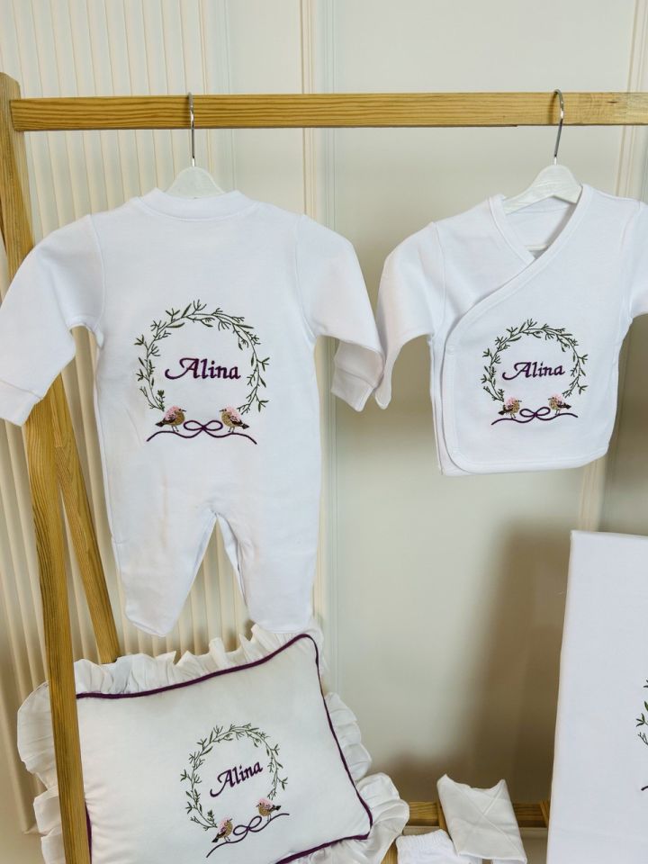 Nakışlı Beyaz Mor Desen Yastıklı Tam Hastane Çıkış Seti