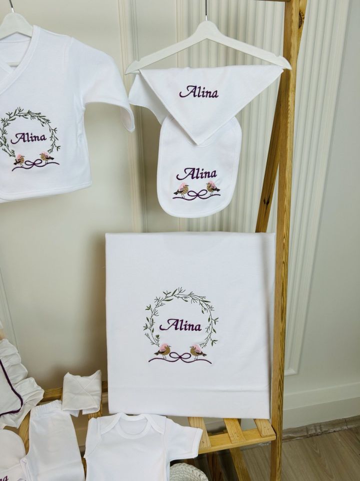 Nakışlı Beyaz Mor Desen Yastıklı Tam Hastane Çıkış Seti