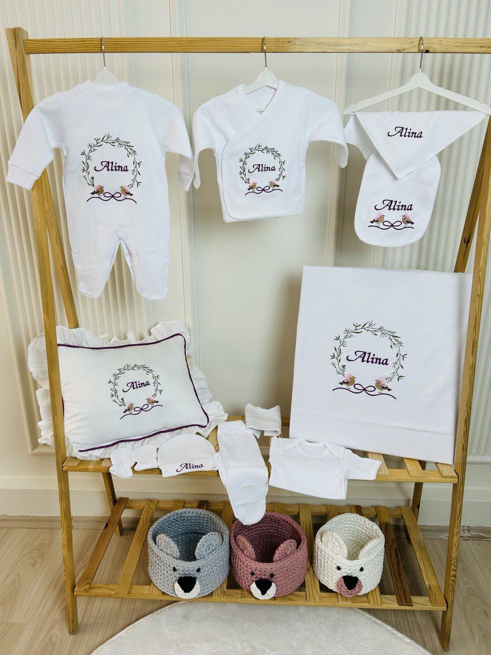 Nakışlı Beyaz Mor Desen Yastıklı Tam Hastane Çıkış Seti