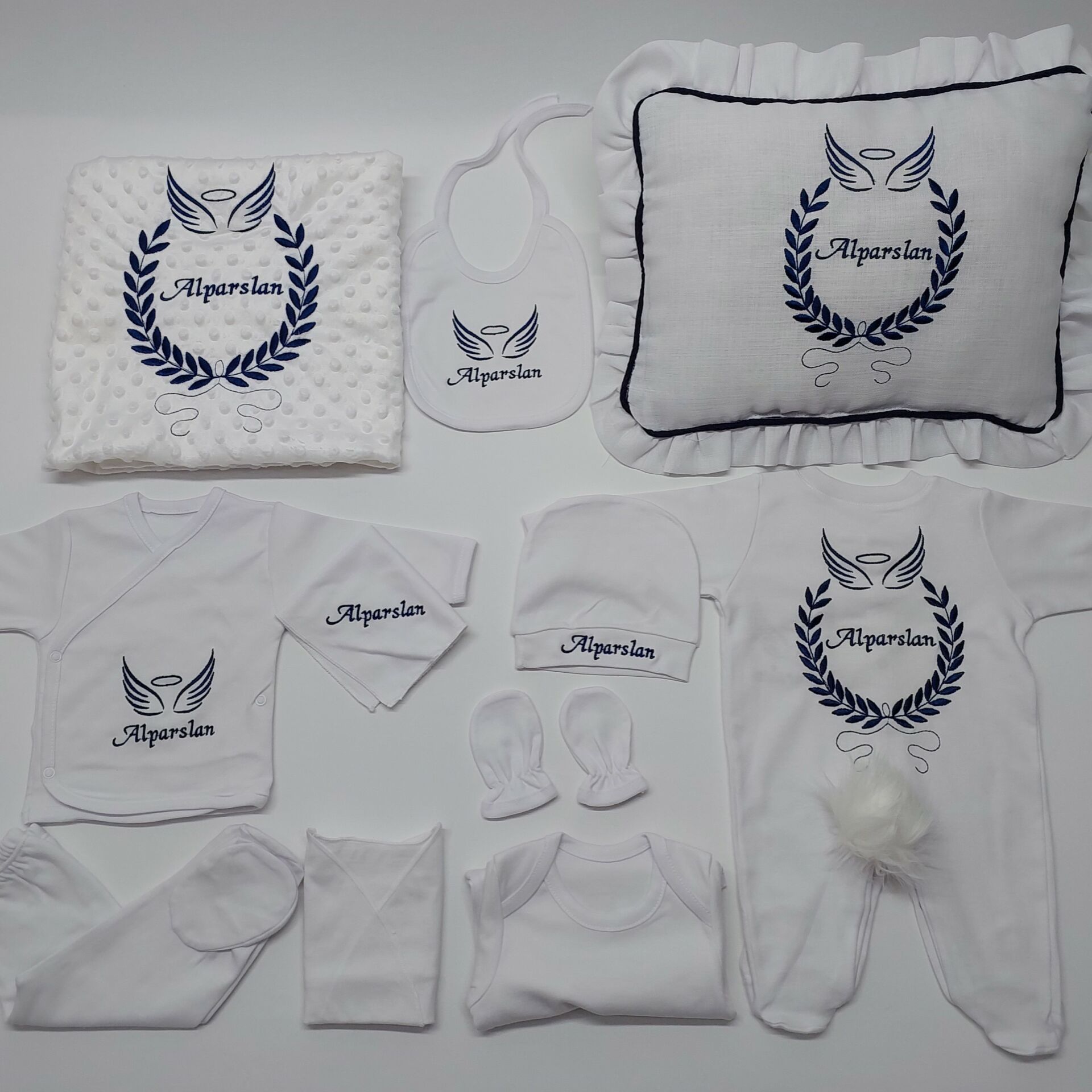 Nakışlı Beyaz Laci Desen Hastane Çıkış Seti Yastıklı Tam Set