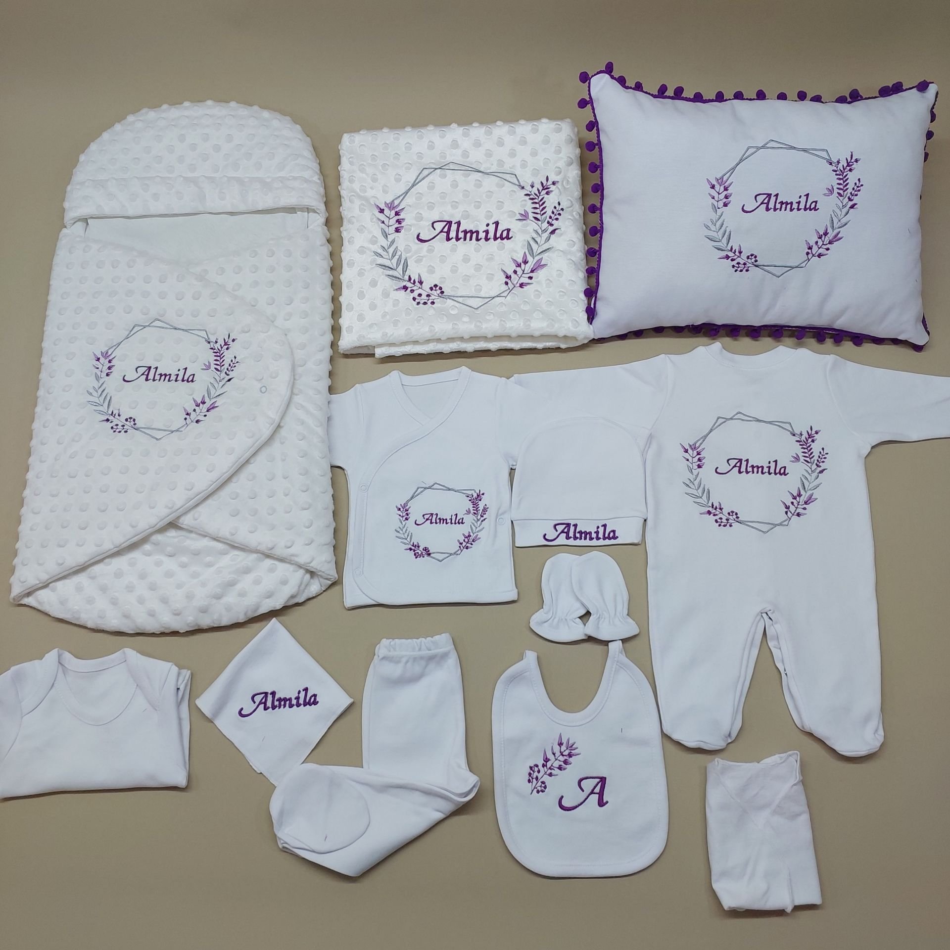 Avantajlı 12 Parça Mor Desenli Nakışlı Set