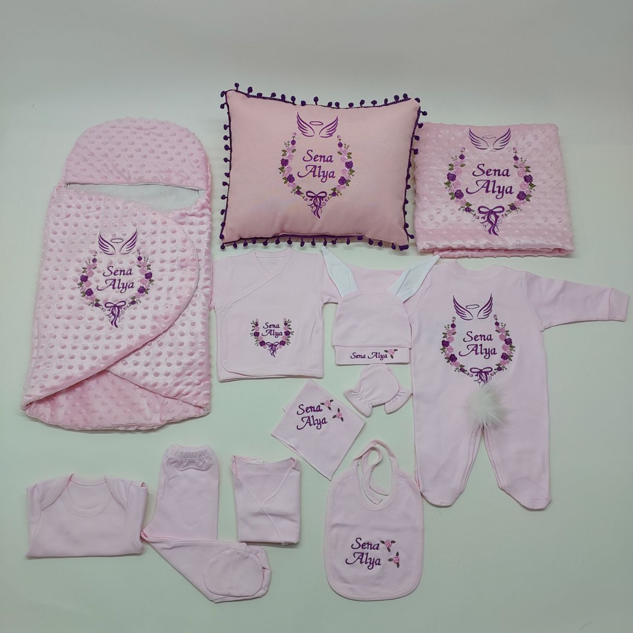 Avantajlı 12 Parça Pembe Desenli Nakışlı Set