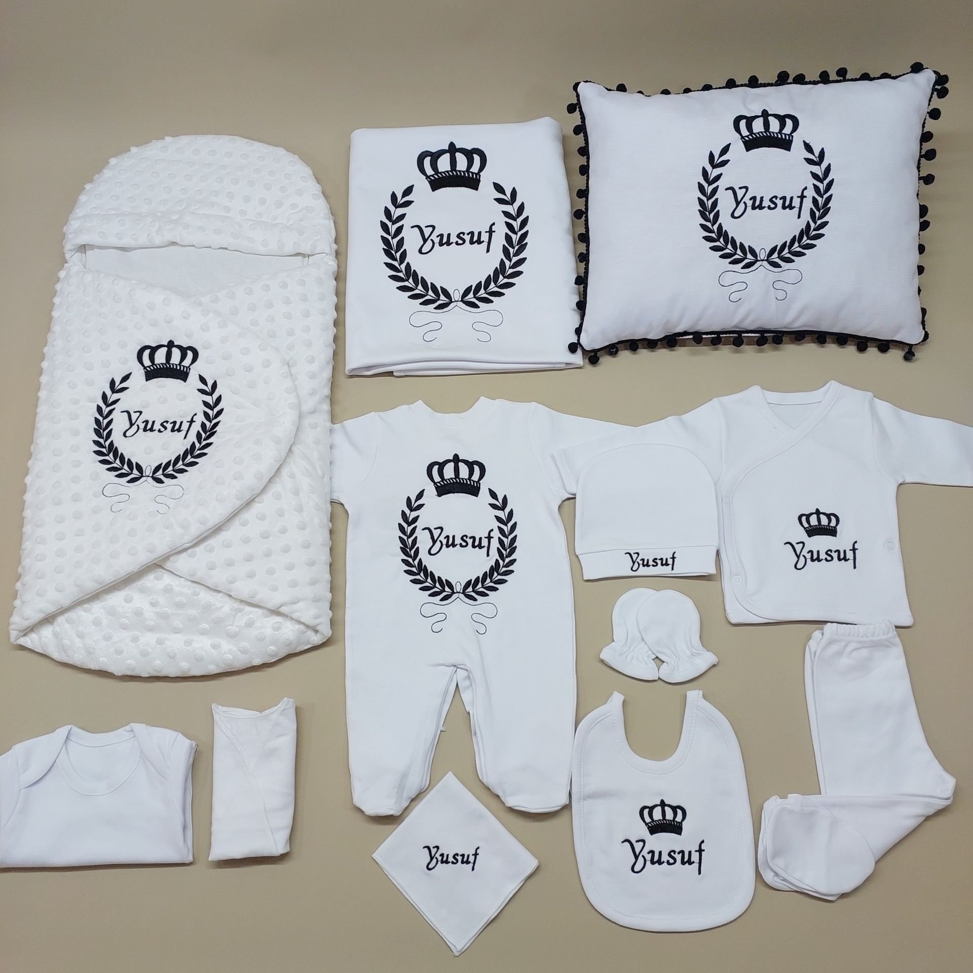 Avantajlı 12 Parça Siyah Desenli Nakışlı Set