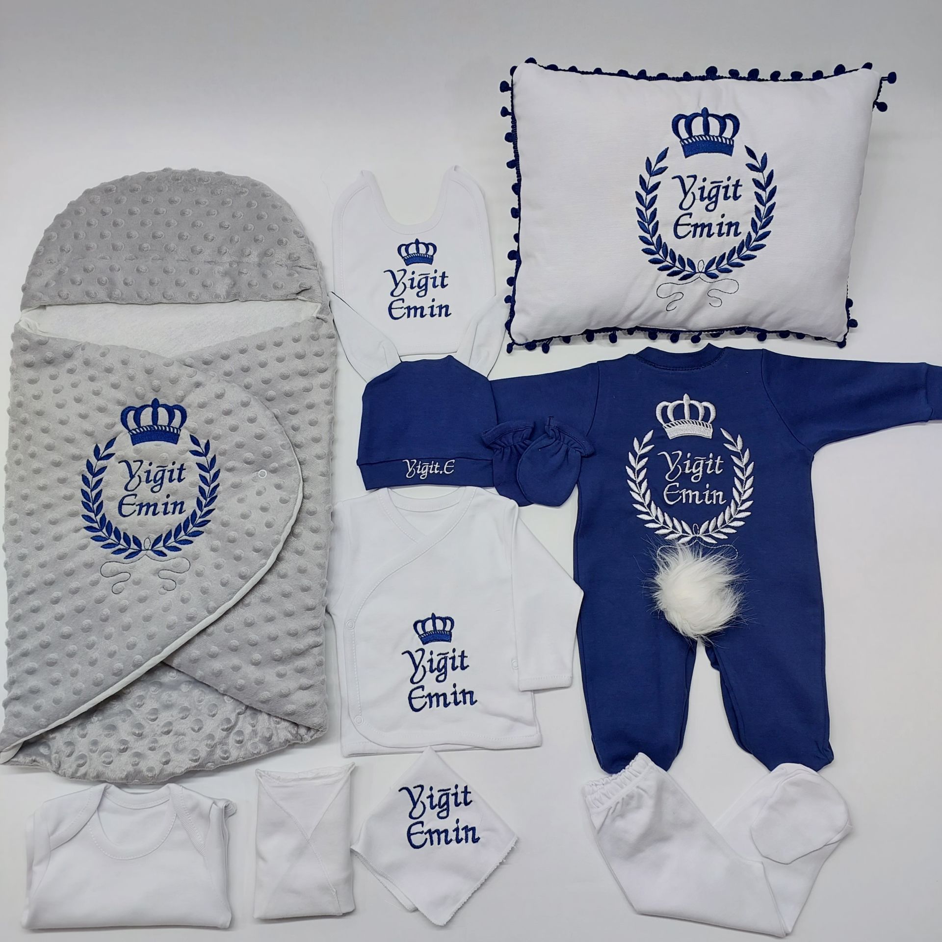 Gri Kundaklı Nakışlı Beyaz Lacivert Tam Set