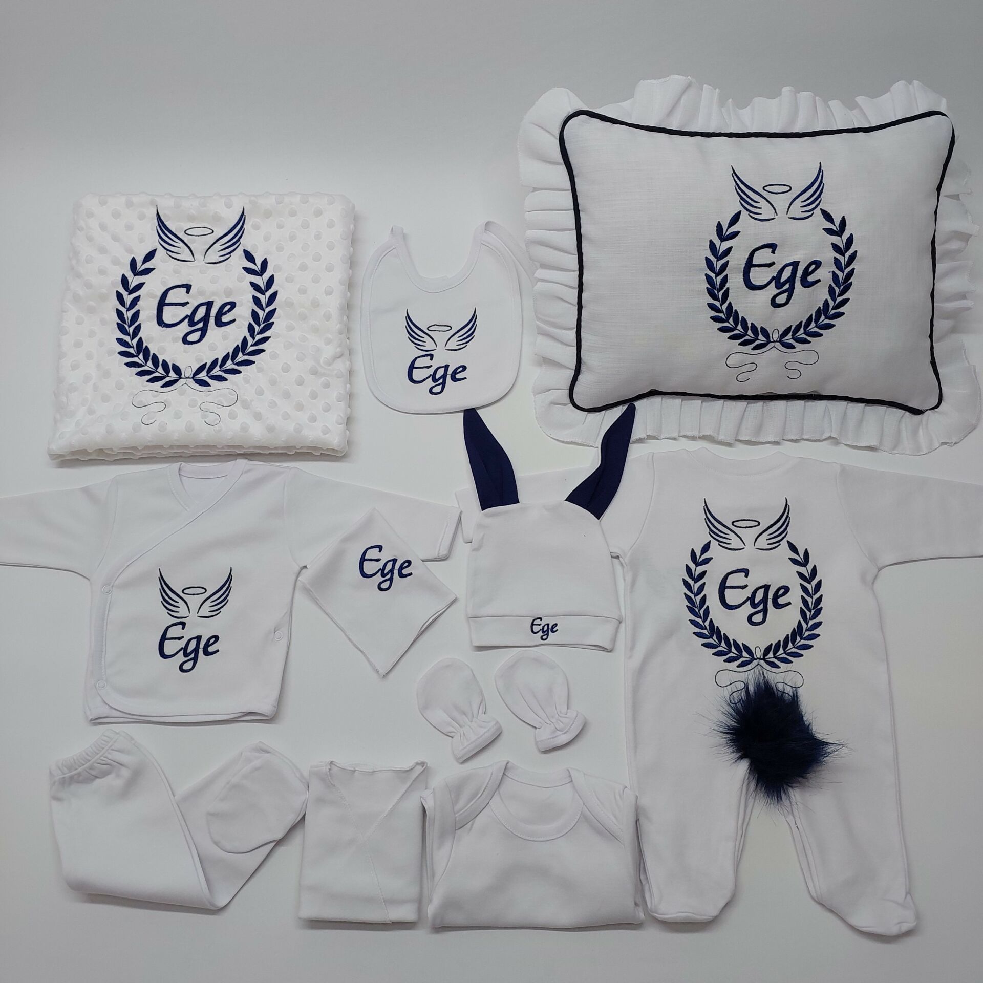 Nakışlı Beyaz Laci Desen Hastane Çıkış Seti Yastıklı Tam Set