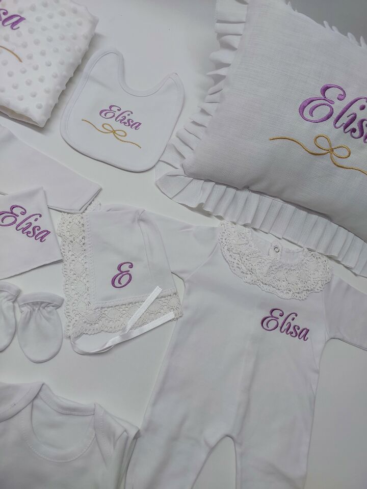 Beyaz Lila Nakışlı Dantelli Tulumlu Hastane Çıkış Seti