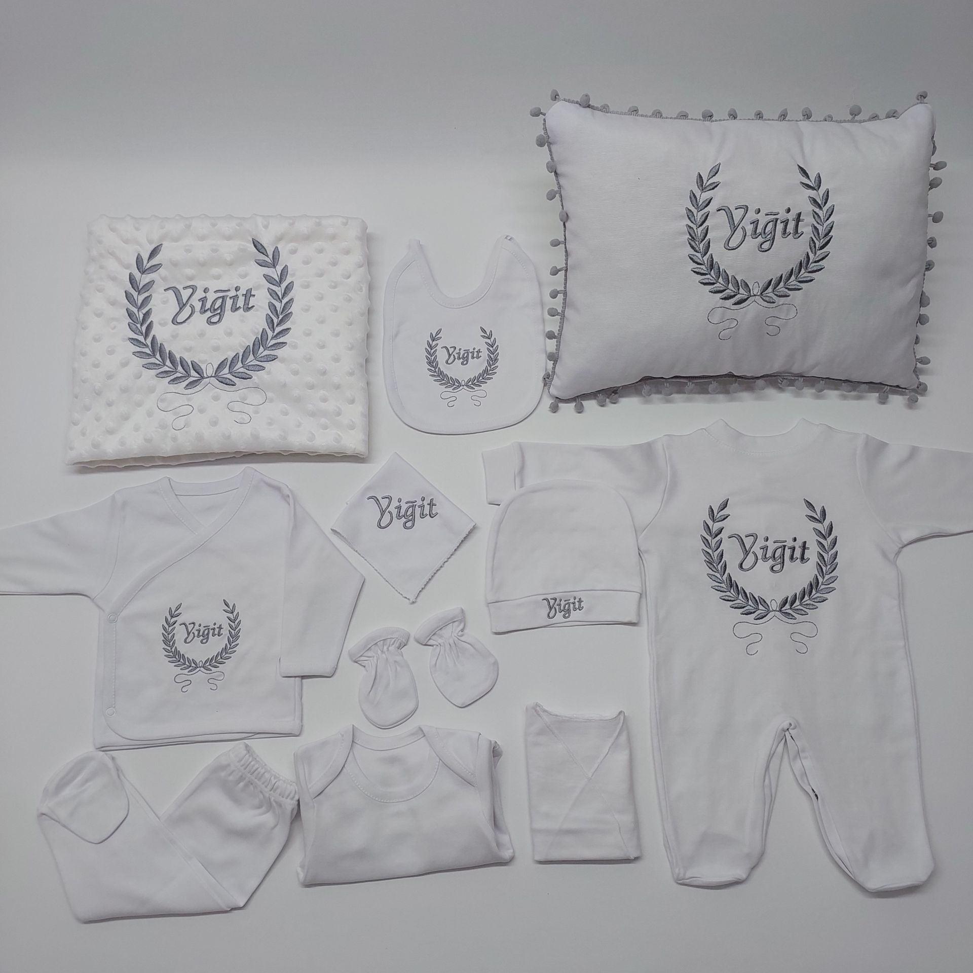 Nakışlı Gri Çelenk Desen Hastane Çıkış Seti Yastıklı Tam Set