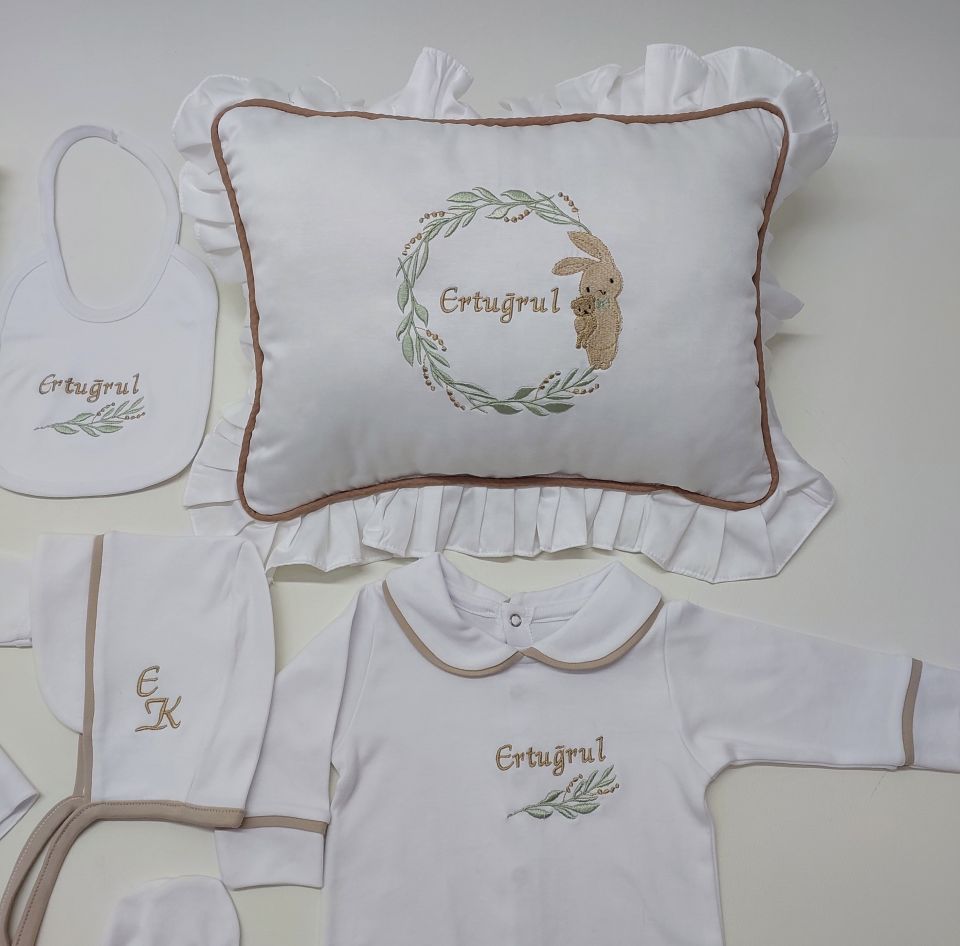 Latte Biyeli Nakışlı Tavşan Desenli Hastane Çıkış Seti