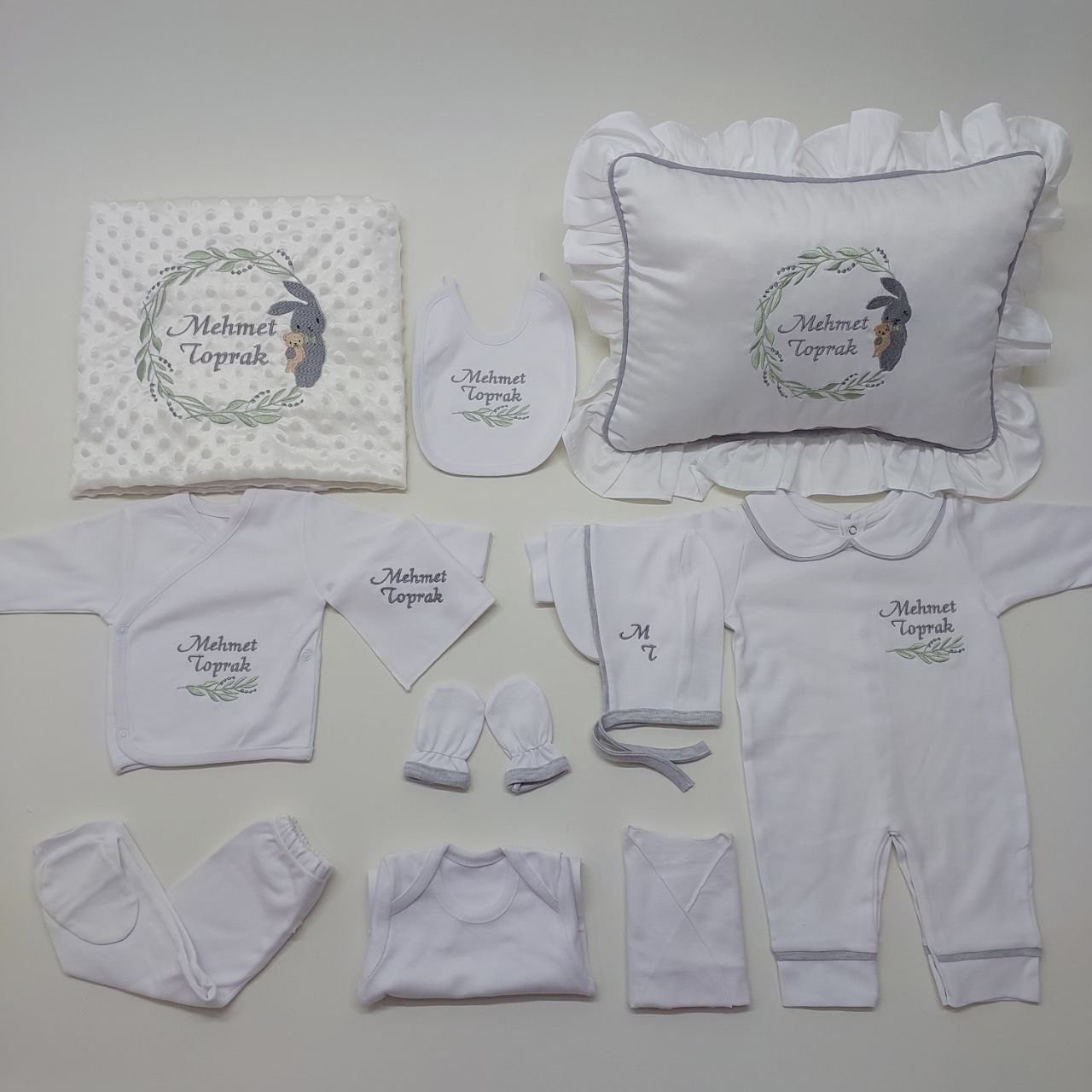 Gri Biyeli Nakışlı Tavşan Desenli Hastane Çıkış Seti