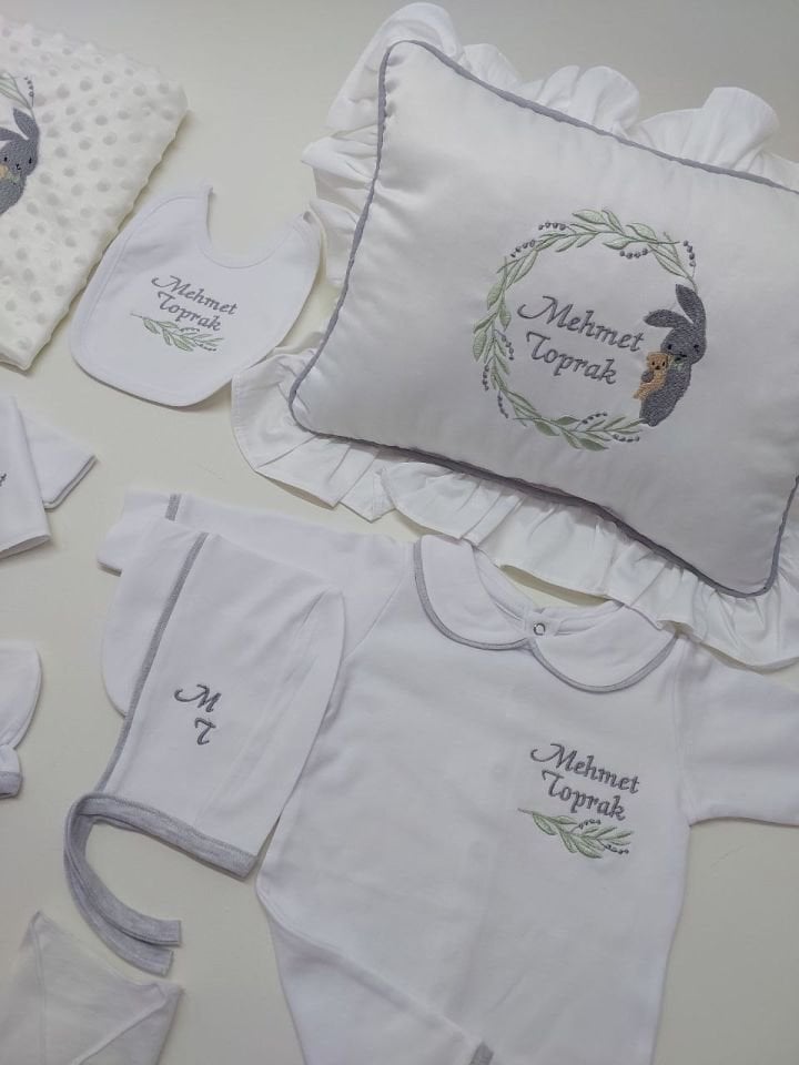 Gri Biyeli Nakışlı Tavşan Desenli Hastane Çıkış Seti