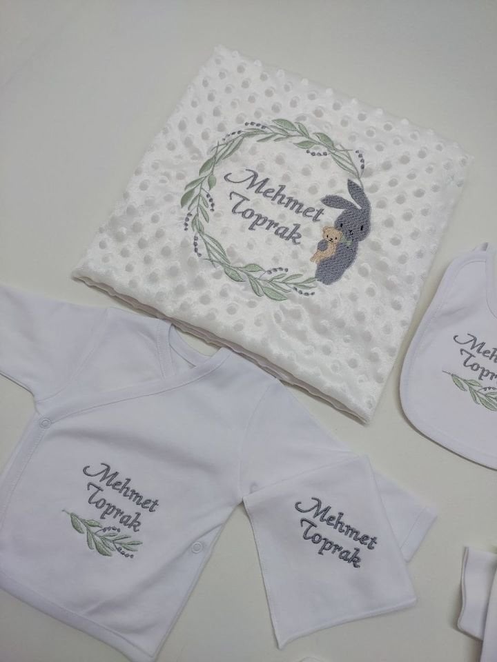 Gri Biyeli Nakışlı Tavşan Desenli Hastane Çıkış Seti