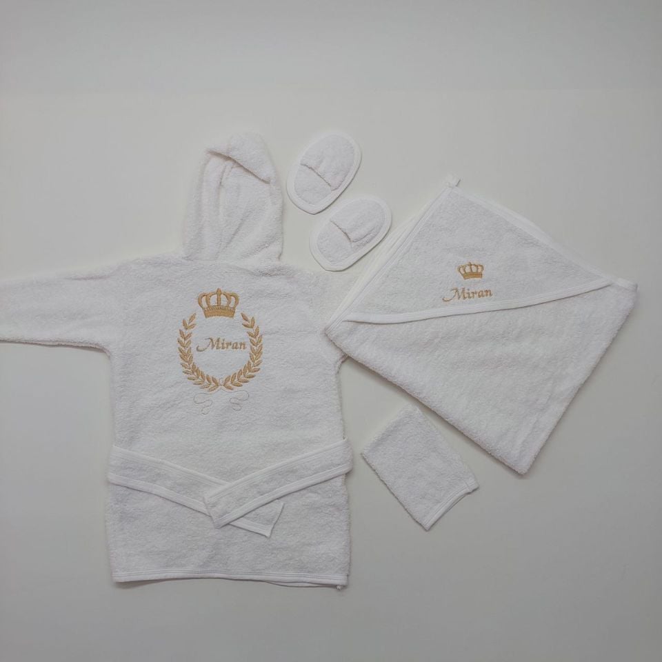 Beyaz Gold Taç Desenli Bornoz Takımı