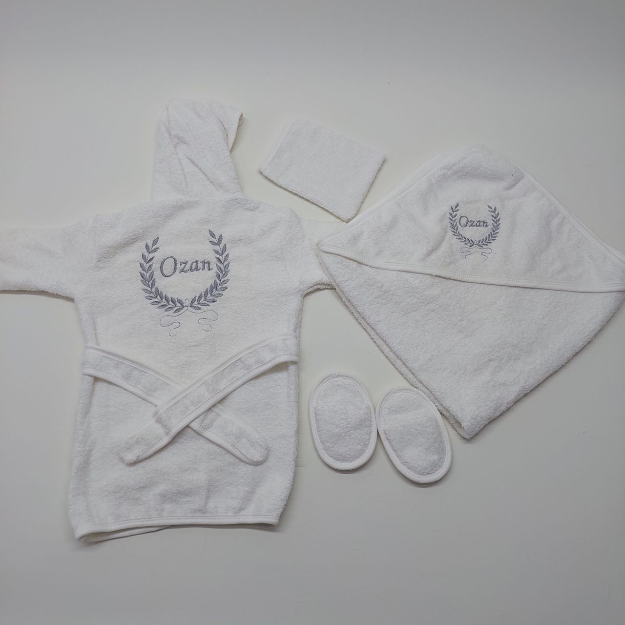 Beyaz Gri Başak Desenli Bornoz Takımı