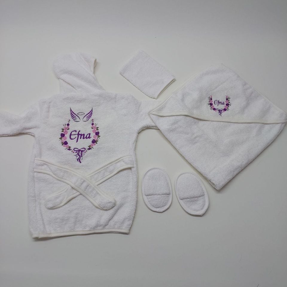 Beyaz Kanatlı Çiçek Desenli Bornoz Takımı