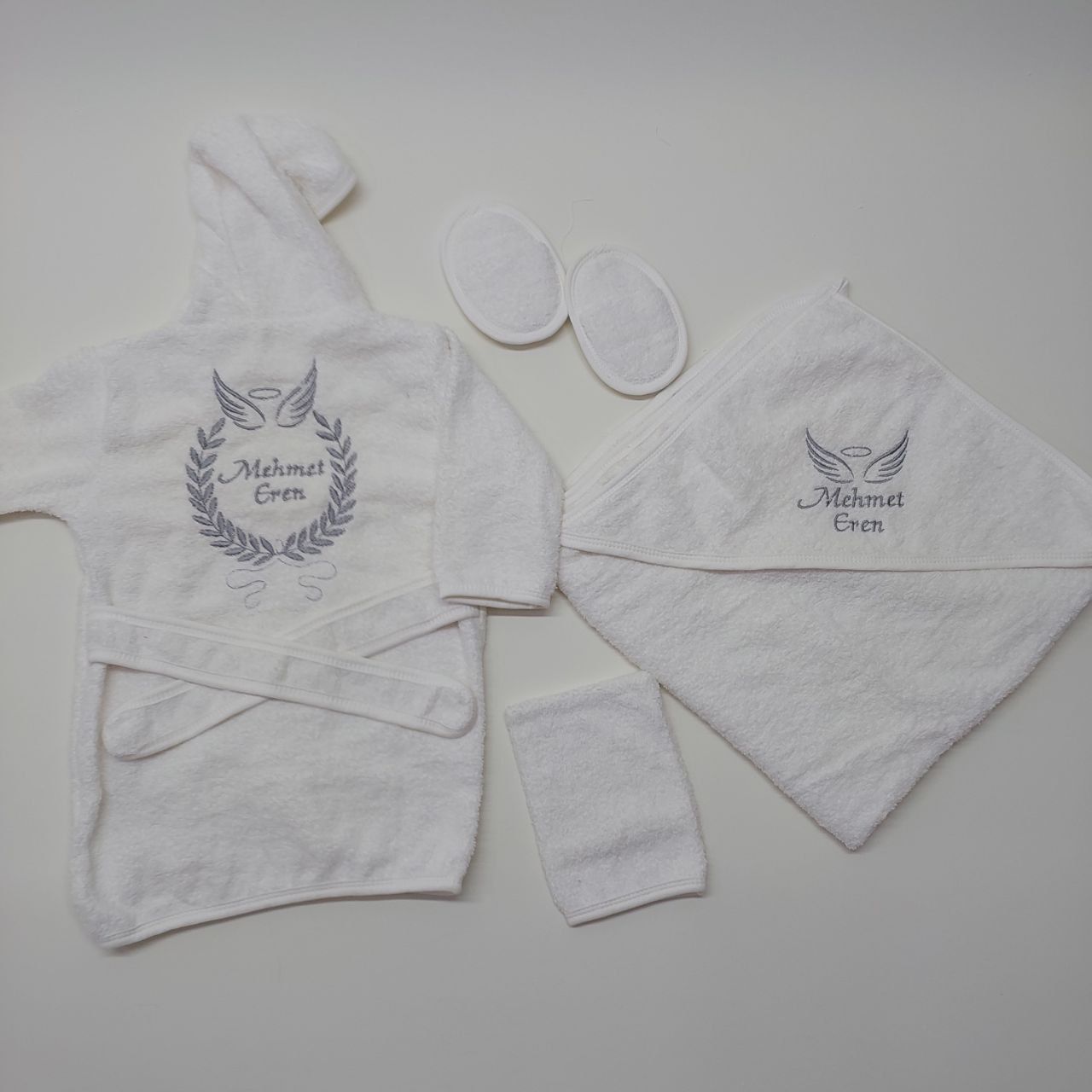 Beyaz Gri Kanatlı Başak Desenli Bornoz Takımı