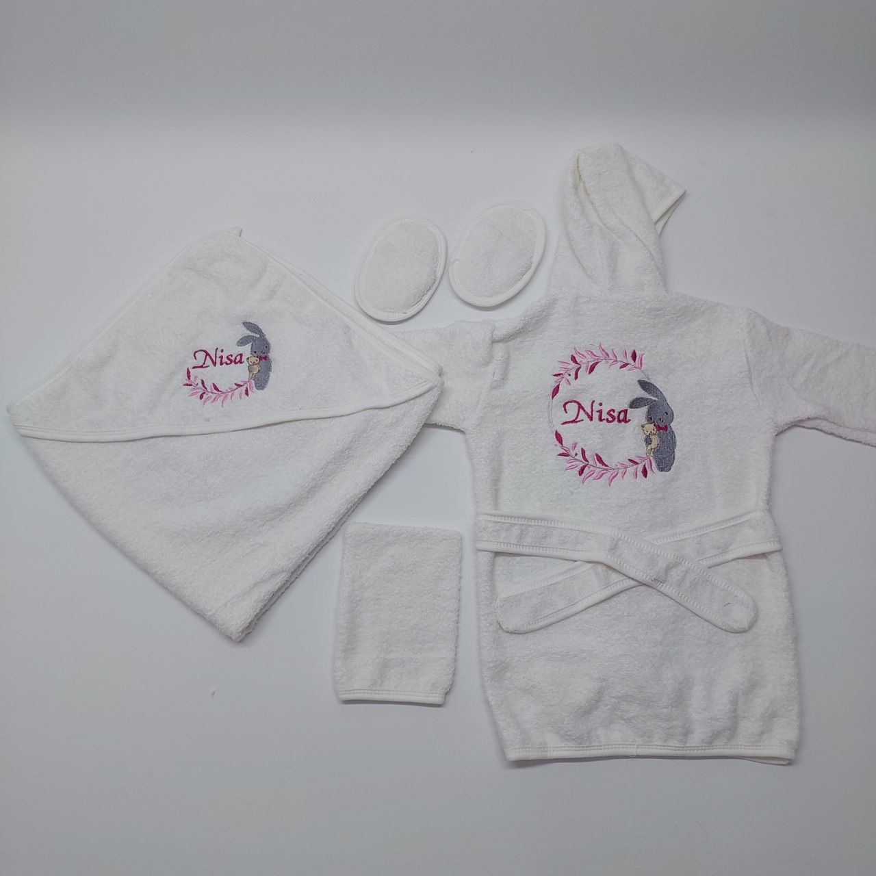 Beyaz Pembe Tavşan Desenli Bornoz Takımı