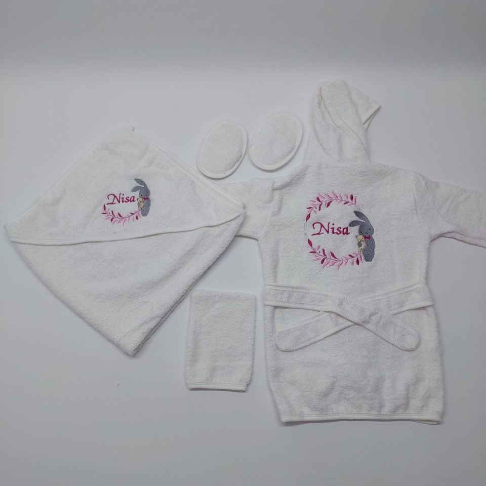 Beyaz Pembe Tavşan Desenli Bornoz Takımı