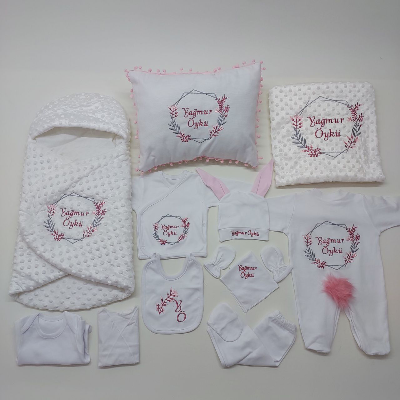 Avantajlı 12 Parça Gül Kurusu Desenli Nakışlı Set