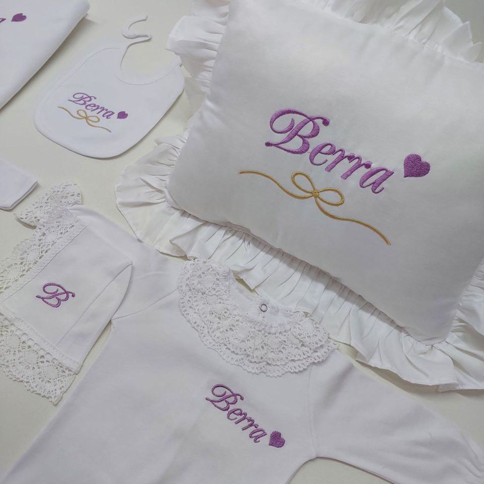 Beyaz Lila Kalp Nakışlı Dantelli Tulumlu Hastane Çıkış Seti