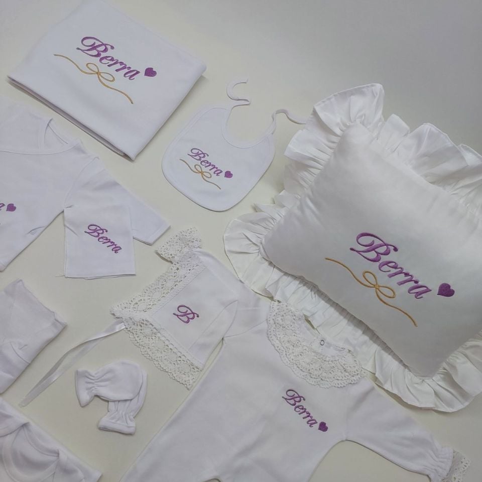 Beyaz Lila Kalp Nakışlı Dantelli Tulumlu Hastane Çıkış Seti