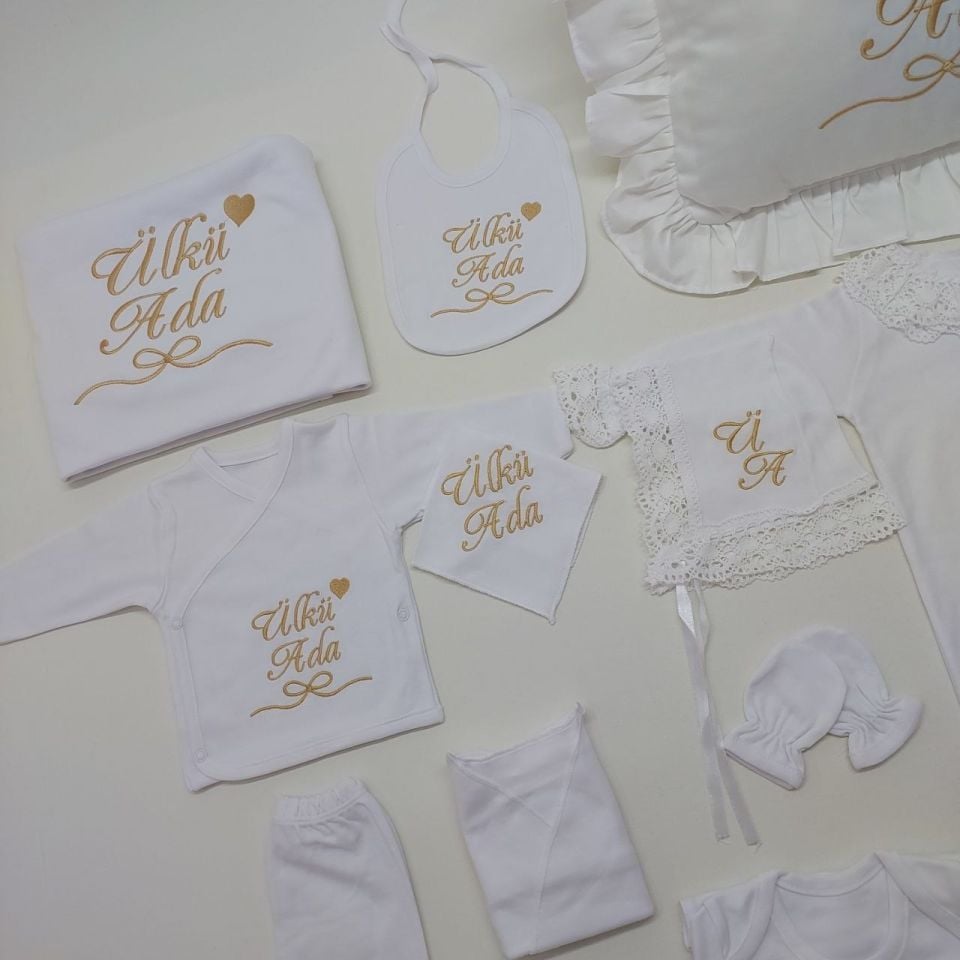 Beyaz Gold Kalp Nakışlı Dantelli Tulumlu Hastane Çıkış Seti