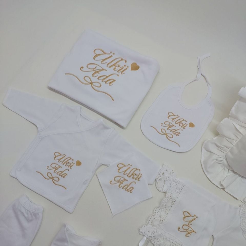 Beyaz Gold Kalp Nakışlı Dantelli Tulumlu Hastane Çıkış Seti