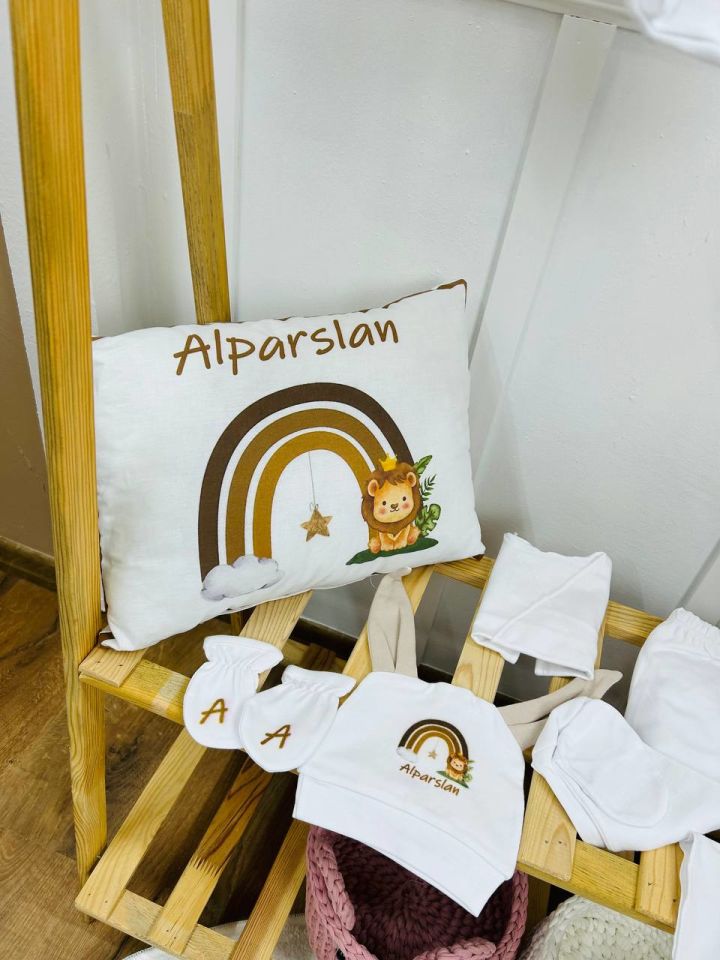 12 Parça Baskılı Gökkuşağı Aslan Desenli Hastane Çıkış Set