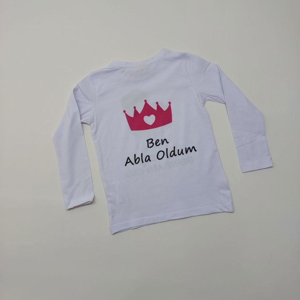 Kalp Taç Desenli Baskılı Abi-Abla Oldum Yazılı Tişört