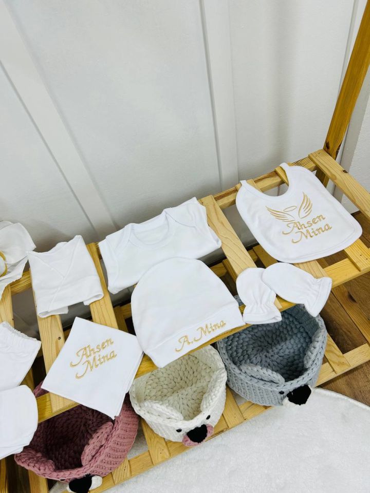 Nakışlı Gold Desenli Hastane Çıkış Seti Yastıklı Tam Set