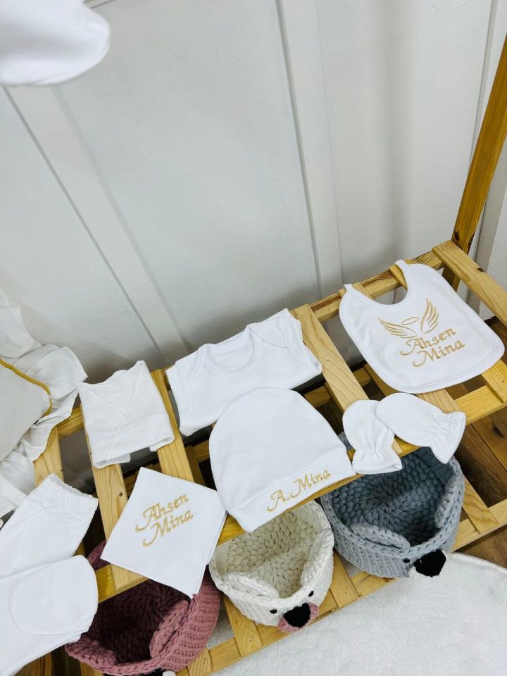 Nakışlı Gold Desenli Hastane Çıkış Seti Yastıklı Tam Set