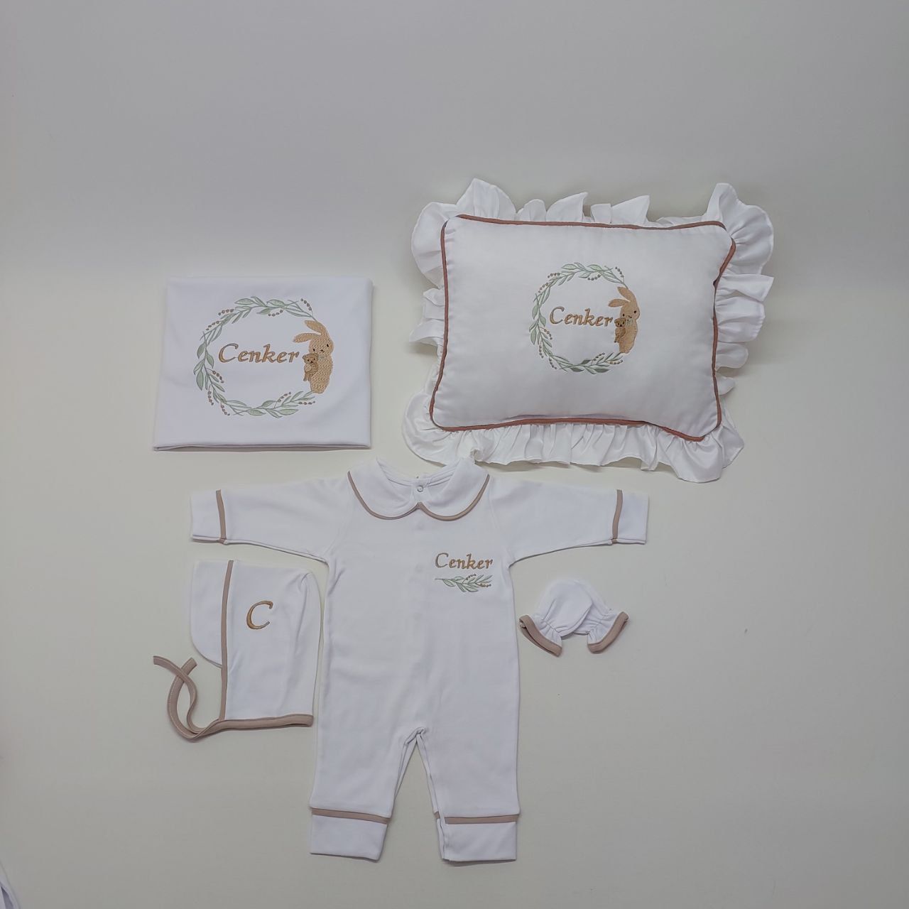 Kahverengi Tavşan Desenli Nakışlı Beş Parça Hastane Çıkışı