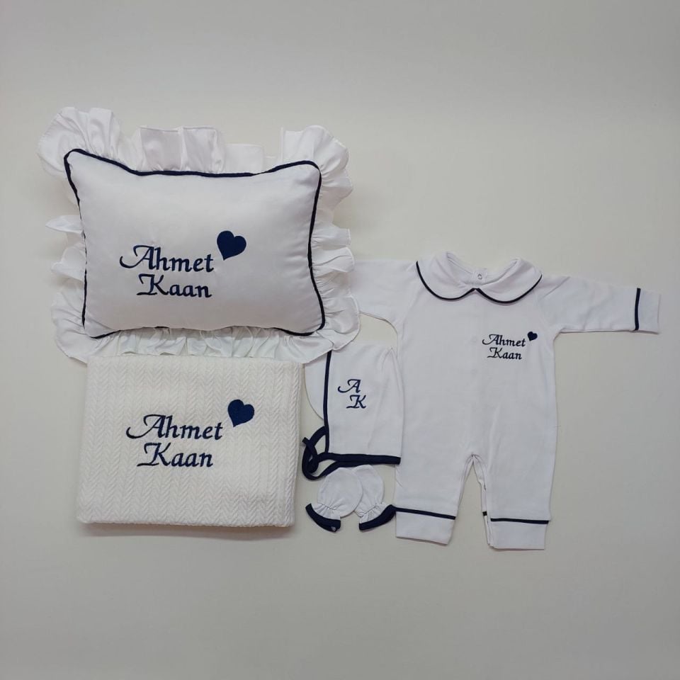 Kalpli İsme Özel Desenli Nakışlı Beş Parça Hastane Çıkışı