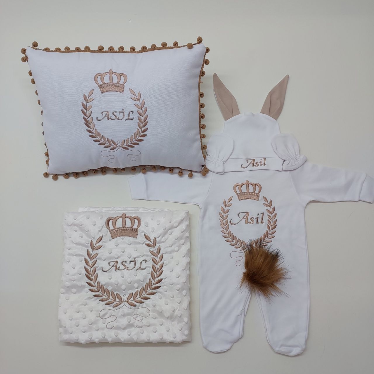 Kahverengi Taç Desenli Nakışlı Beş Parça Hastane Çıkışı