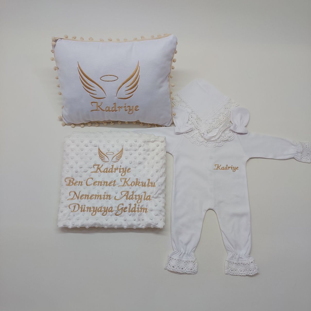 Dantelli Kanat Desenli Nakışlı Beş Parça Hastane Çıkışı