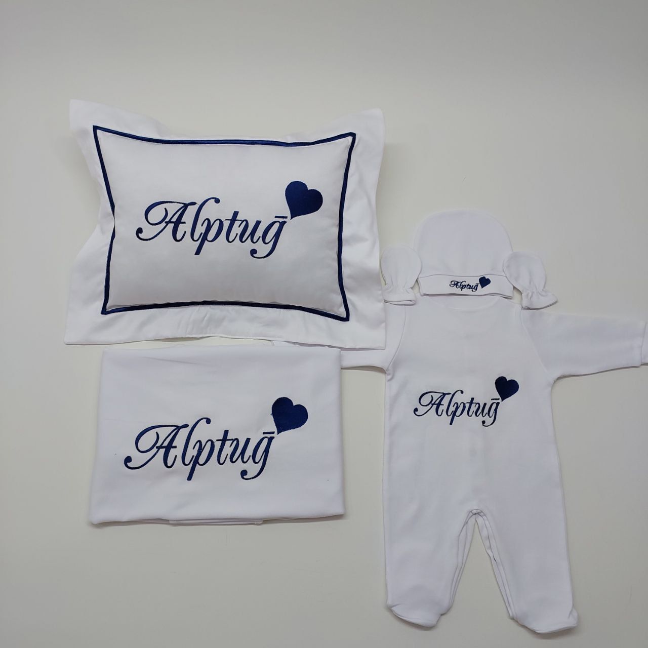 İsme Özel Kalp Desenli Nakışlı Beş Parça Hastane Çıkışı