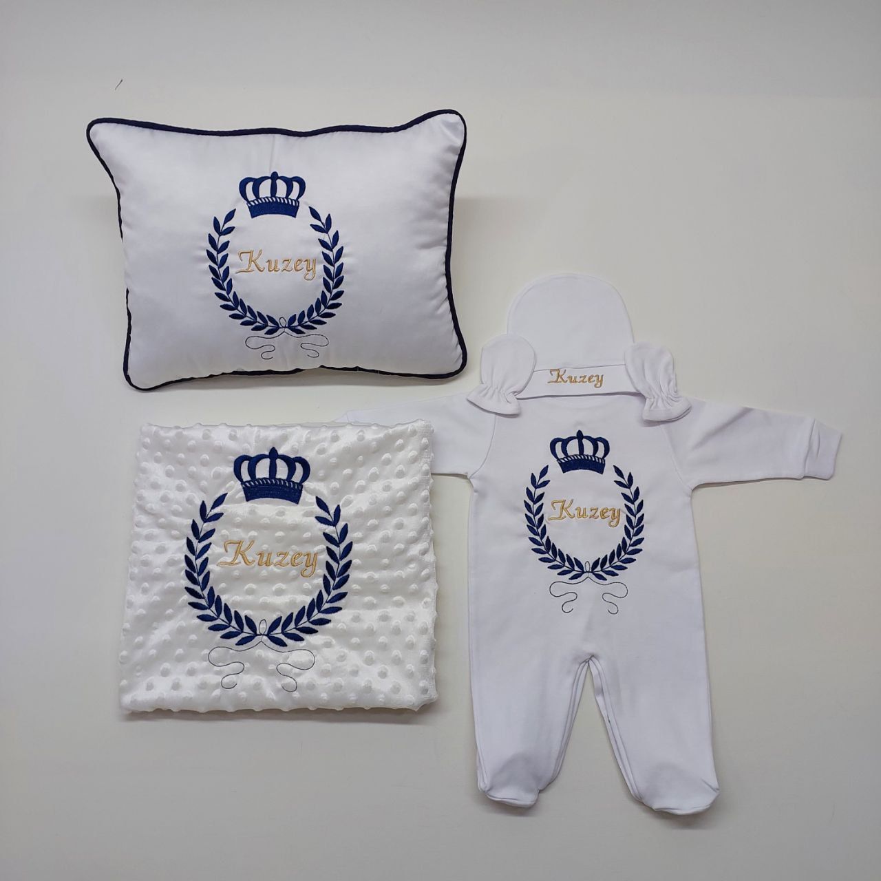 İki Renk Taç Desenli Nakışlı Beş Parça Hastane Çıkışı