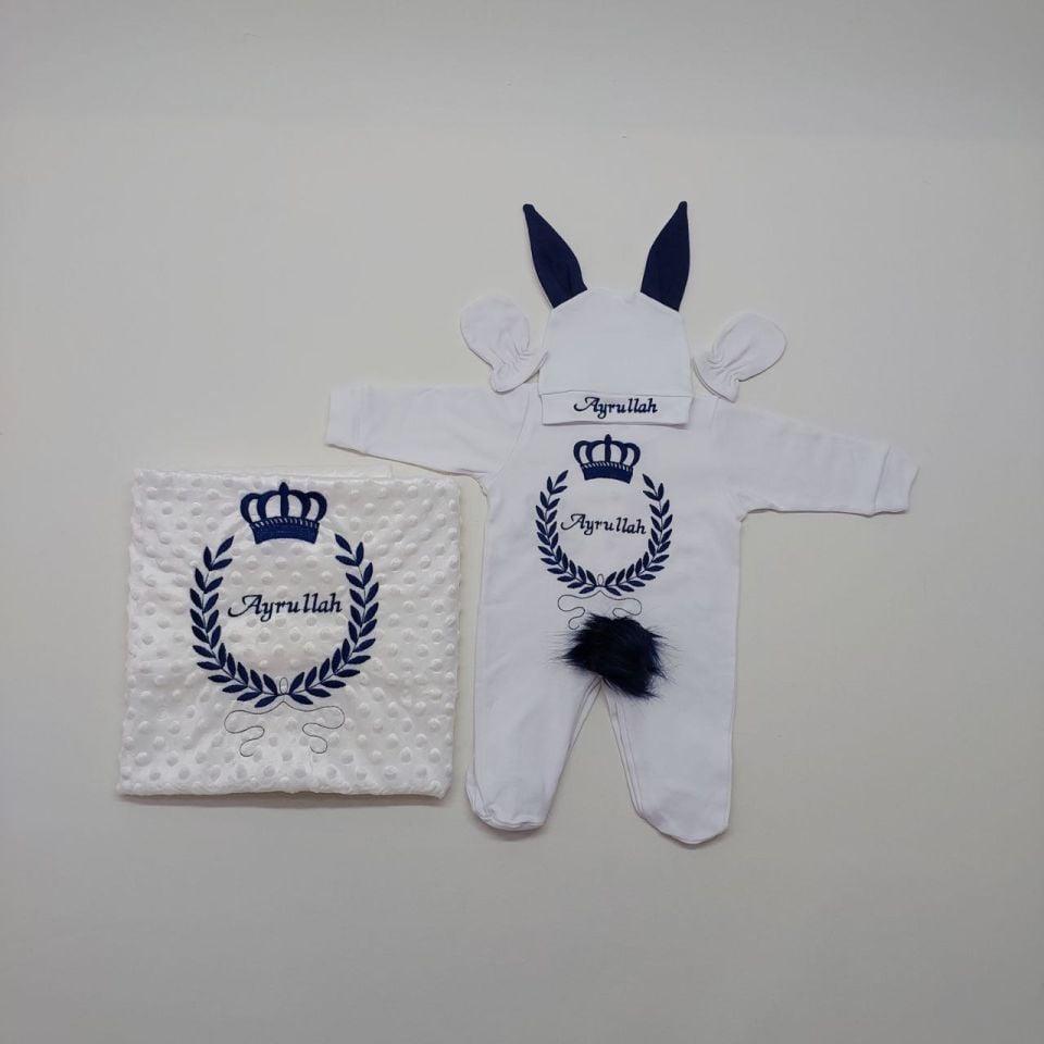 Beyaz Lacivert Taç Desenli Nakışlı Dört Parça Hastane Çıkışı