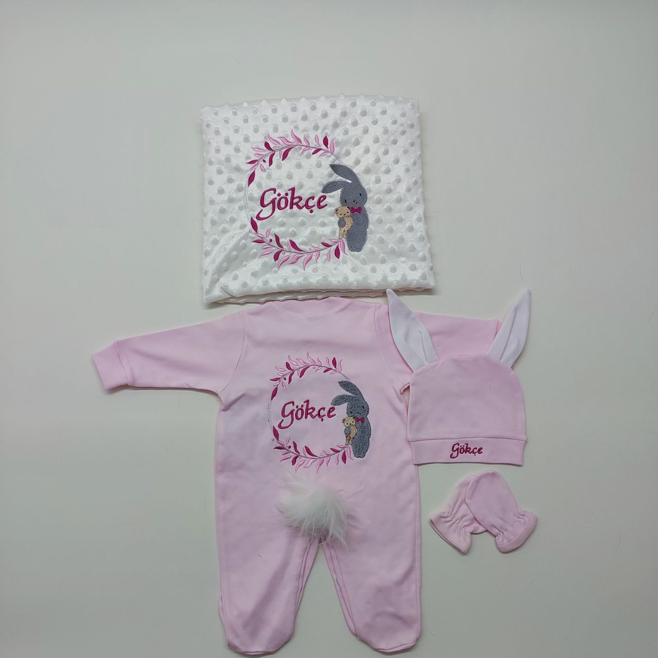 Pembe Gri Tavşan Desenli Nakışlı Dört Parça Hastane Çıkışı