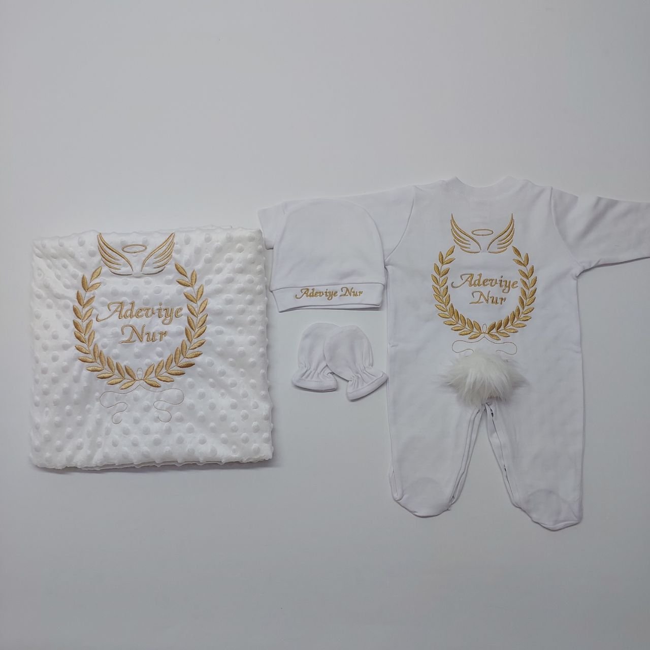 Gold Kanat Desenli Nakışlı Dört Parça Hastane Çıkışı