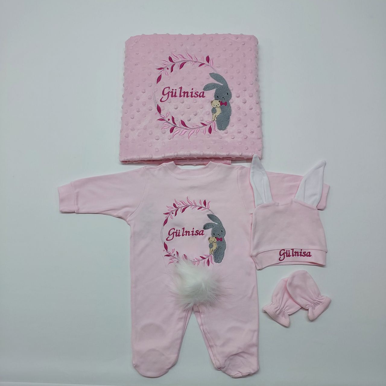 Pembe Gri Tavşan Desenli Nakışlı Dört Parça Hastane Çıkışı