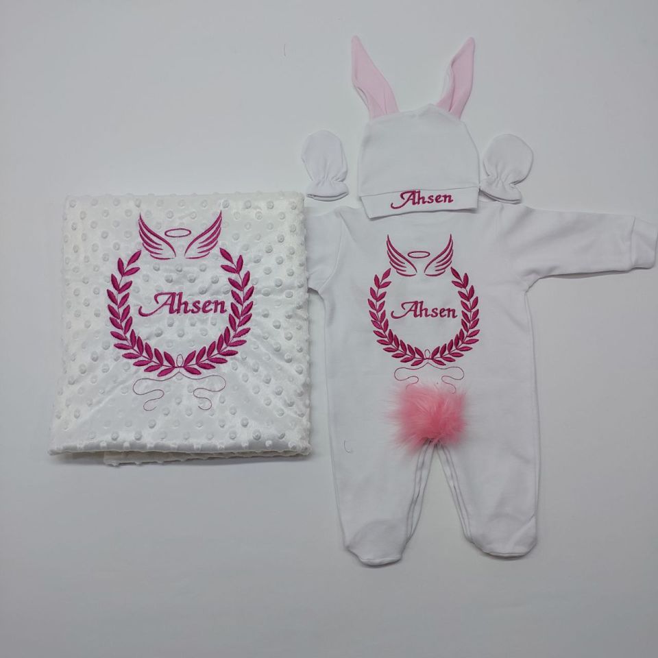 Beyaz Pembe Kanat Desenli Nakışlı Dört Parça Hastane Çıkışı