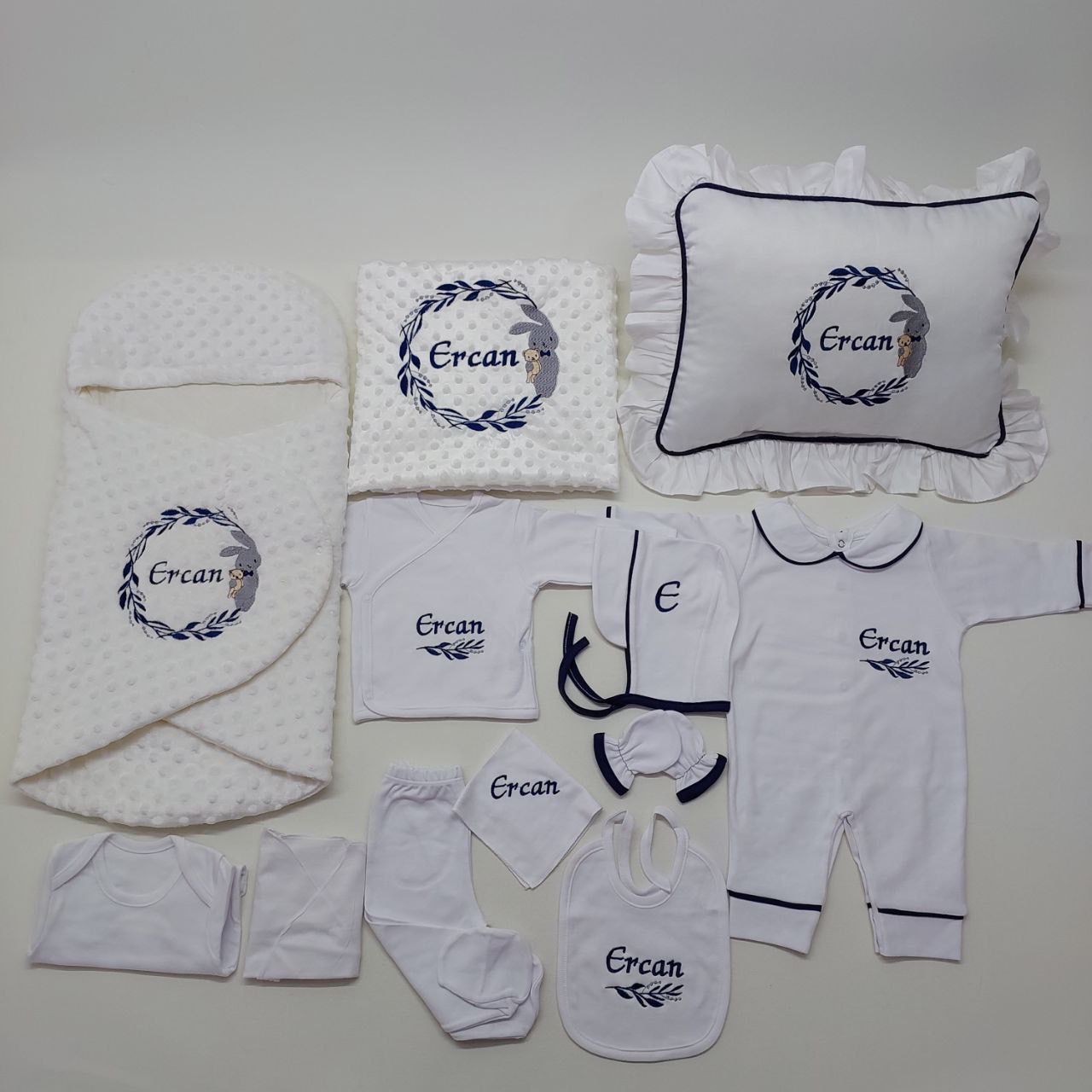 12 Parça Beyaz Gri Tavşan Nakışlı Tam Set