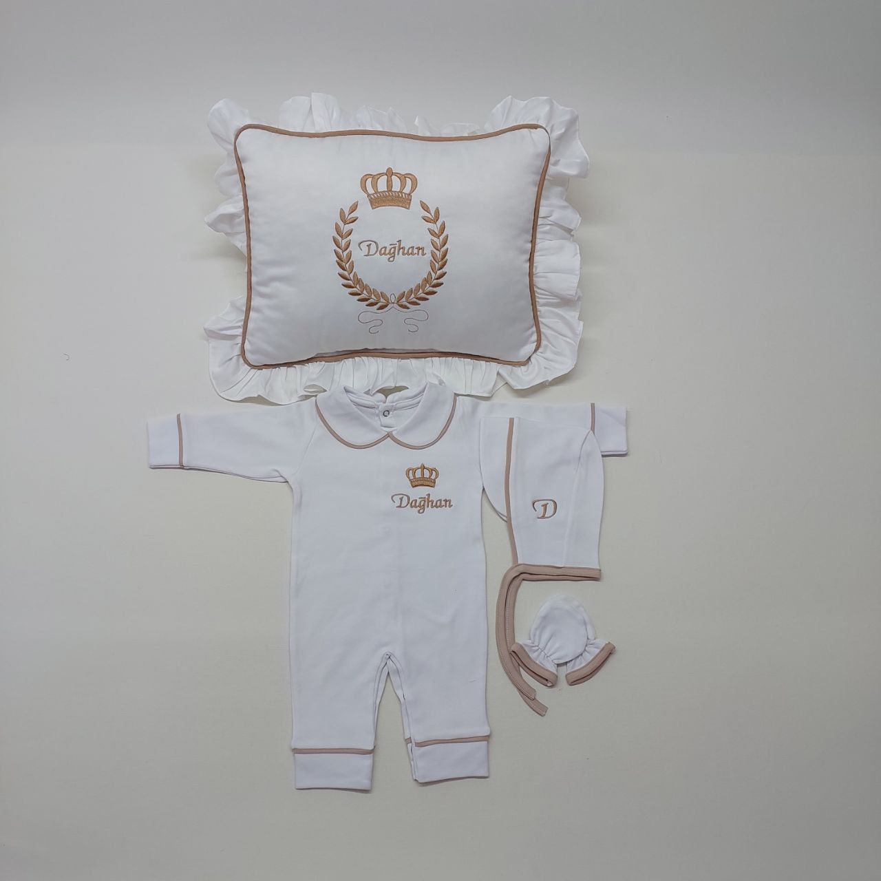 Kahverengi Taç Desenli Nakışlı Dört Parça Hastane Çıkışı